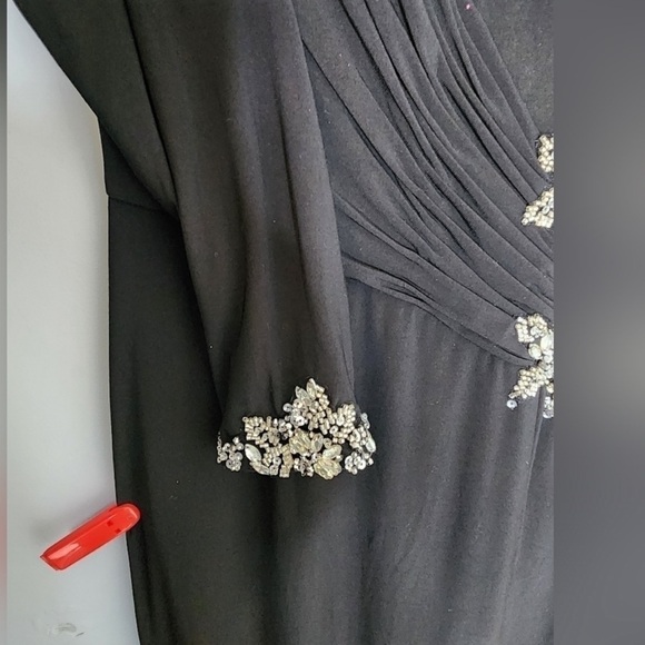 Mac Duggal NWT black FLORAL EMBELLISHED
FAUX WRAP JERSEY GOWN size 6 - Picture 11 of 11